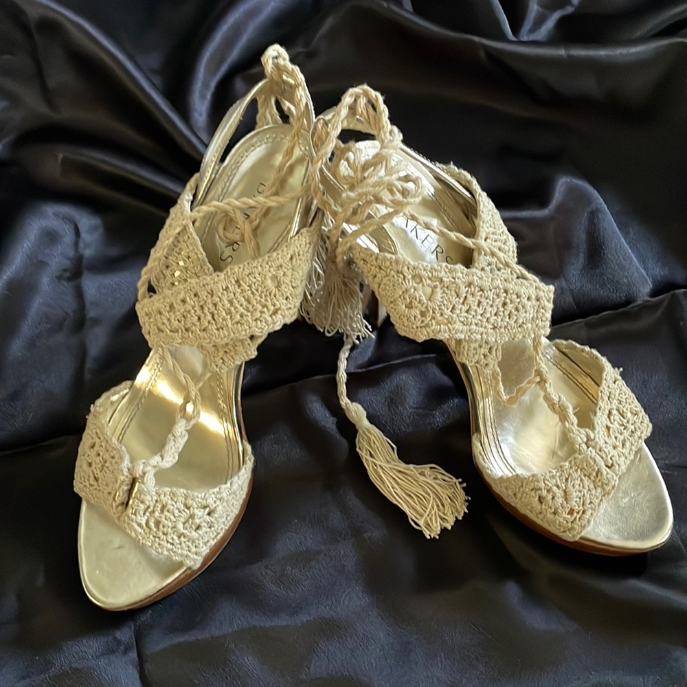 Bakers Crochet lace up heels 8.5